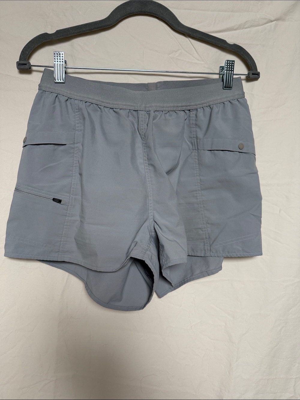 Mountain Hardwear Women's Light Grey Athletic Shorts
